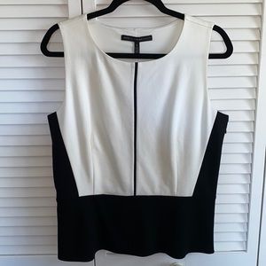 NWT WHBM stylish fitted sleeveless top in black and white. Fully lined size 12